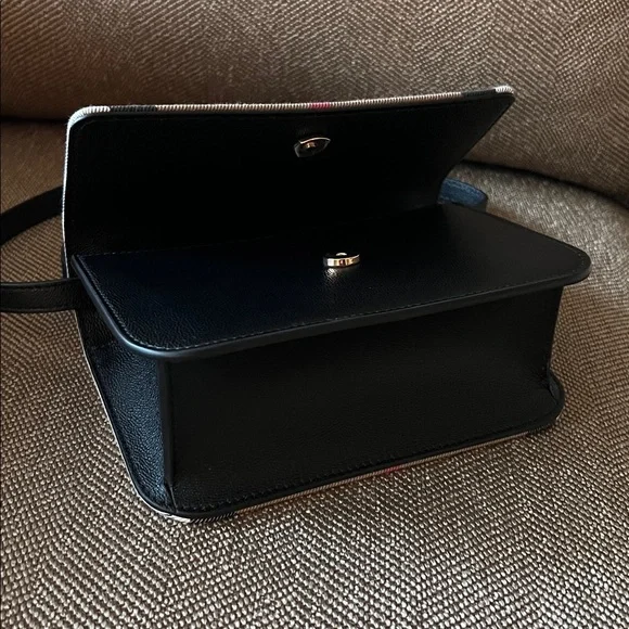 Burberry purse - Picture 14 of 16